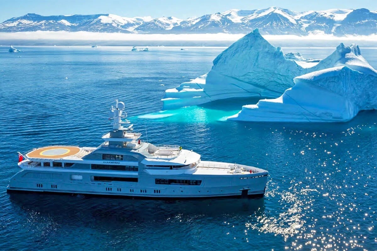 6-Ultimate-Journey-Yacht-Section-PJ-Yacht-5-Carousel-Yacht-near-Icebergs-wild-North-Private-Journey-Arctic-Polar-Adventure-Arctic-Kingdom-1