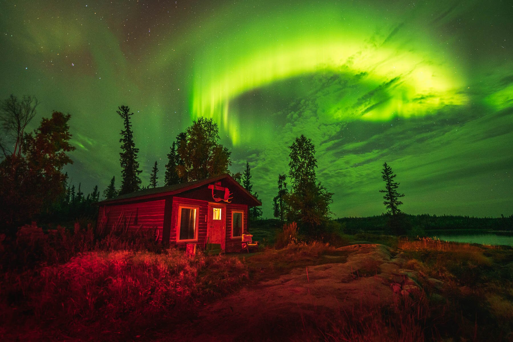 Green Aurora Cabin-Fall-Taku-Kumabe-Horizontal