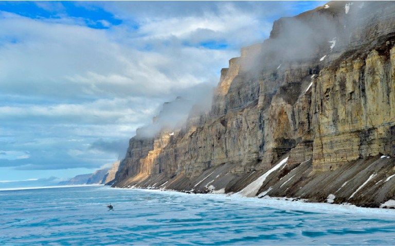 ARCTIC_KINGDOM_Helicopter-in-front-of-cliff_-AB-2993-by-Michelle-Valberg