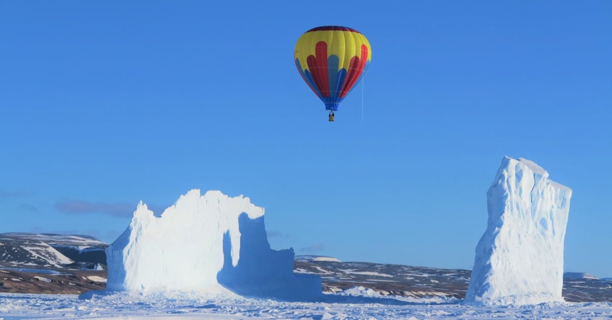 DAVID_BRIGGS_Hot_Air_Balloon_between_icebergs_2012-06-16-220315-IMG_0782-4
