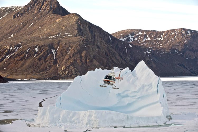 MANUEL_LAZCANO_Helicopter-in-front-of-iceberg_DSC_2624-1024x682-2