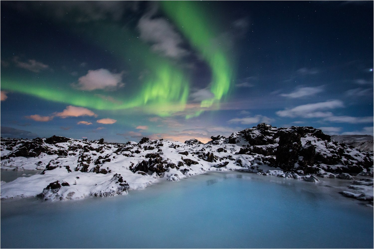 Iceland Winter: Snowfields & Northern Lights