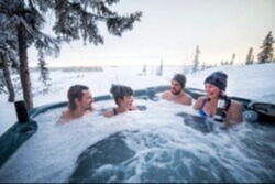 hottub Winter 2019 - Martina Gebarovska-  (3)-1-1